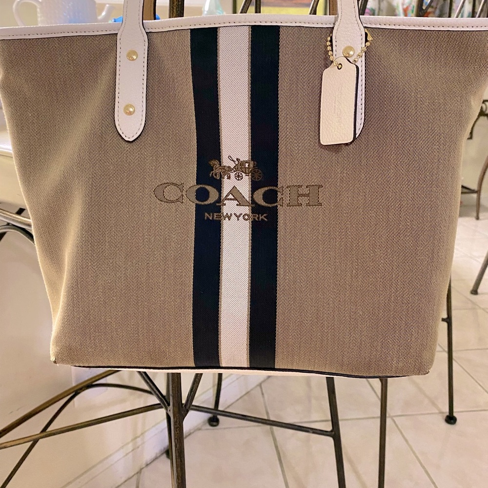 COACH - Picture 2 of 8